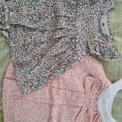 Dresses 2-4 months new, unworn, set of 2 pieces