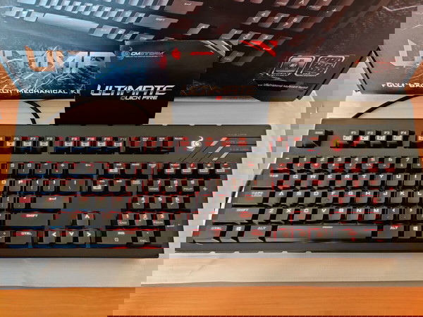 Геймърска клавиатура CM Storm QuickFire Ultimate – Cherry MX Brown суич