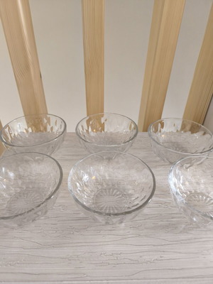 Glass ice cream bowls set of 6 like new