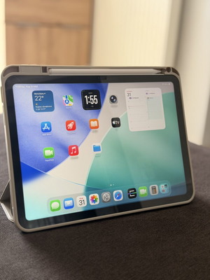 Apple iPad 10.9" 10η γενιά Wi-Fi 64GB ασημί tablet σαν καινούργιο με pencil και μαγνητική θήκη