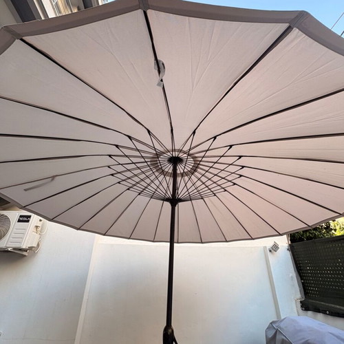 Garden dining set with glass table, umbrella and 4 chairs