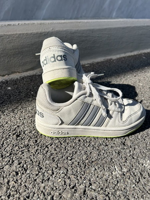 Adidas παιδικά αθλητικά παπούτσια νούμερο 31, λευκά