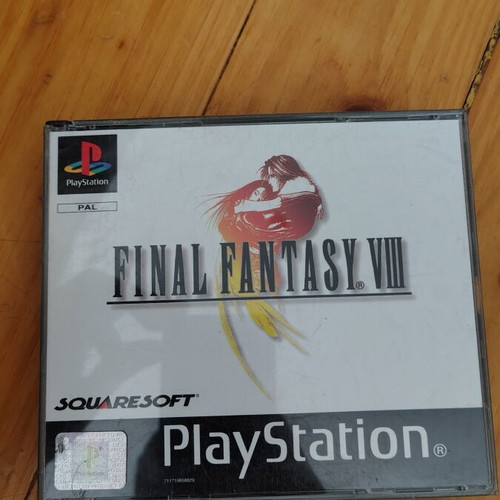 Final Fantasy VIII PS1 game used, complete French version with manual