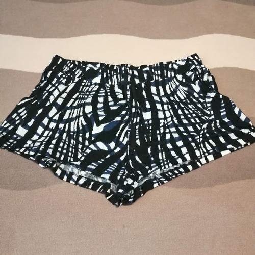 H&M shorts new, size M