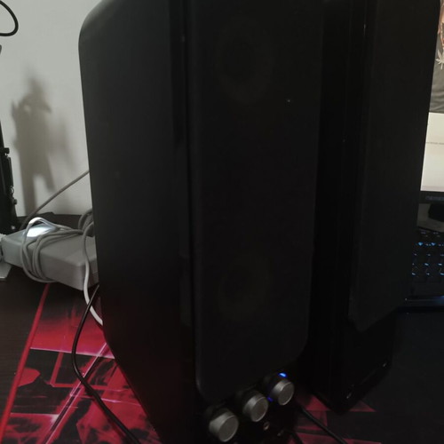 Creative GigaWorks T40 Series II 2.0 speakers used, stereo system