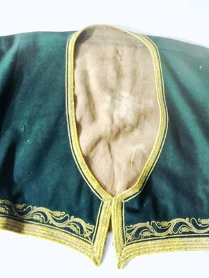 Tsochino short fur traditional Amalia costume used