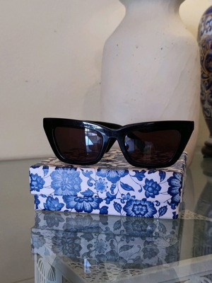 Zara cat-eye sunglasses like new, black