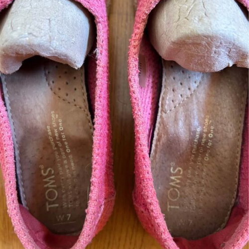 Toms women's fuchsia shoes used size 37.5