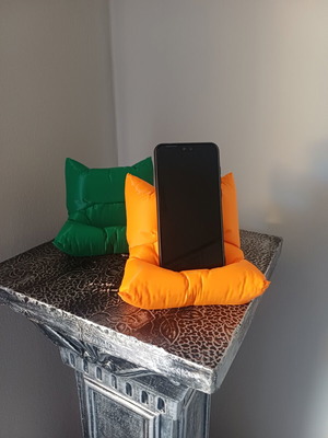 Phone holder 3D printed with charging space