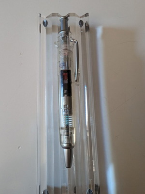 Tombow ballpoint pen with pressuring technology like new