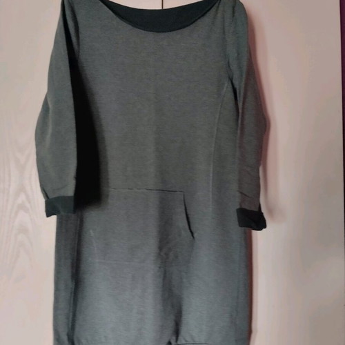 Sweatshirt dress like new, size M with pockets