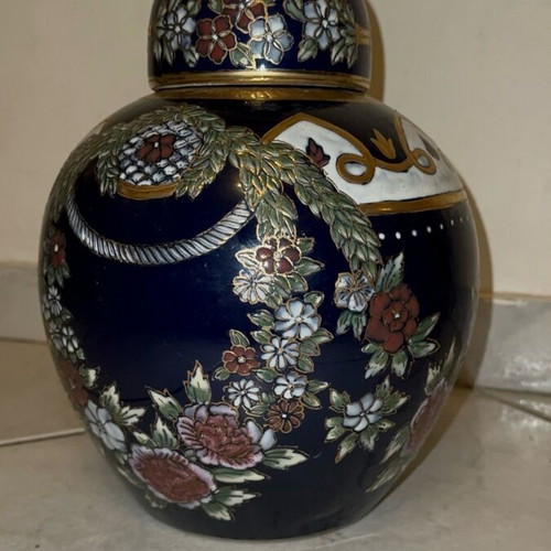 Blue vase with removable lid like new