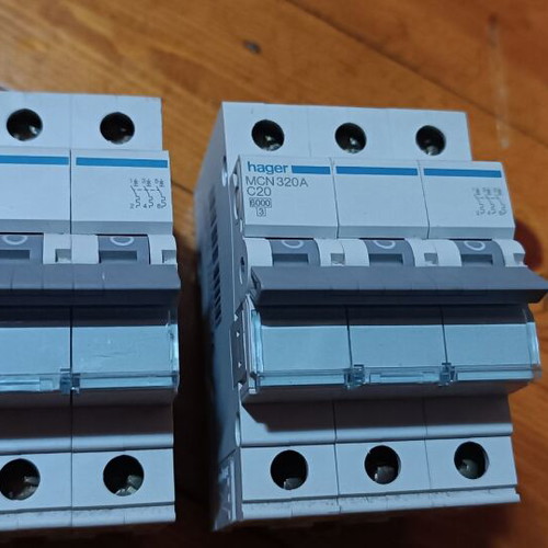 Set of 39 ABB-HAGER-CHINT fuses, residual current relay and indicator lights like new