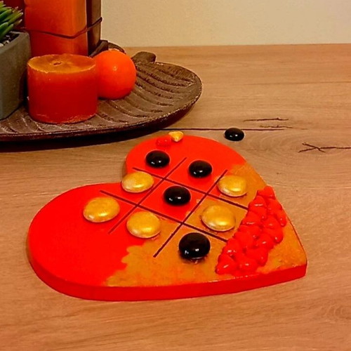 Handmade ceramic heart-shaped tic tac toe new, hand-painted
