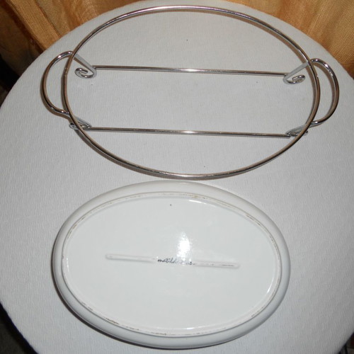 Matilda Line Oval Heat-Resistant Cookware with Stainless Steel Base Like New