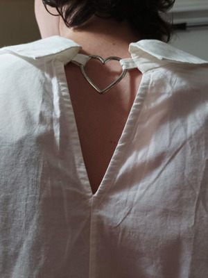 White Vero Moda design shirt S-M new with silver heart detail