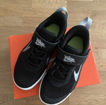 Nike Team Hustle D 10 (PS) kids' shoes size 28, black and silver