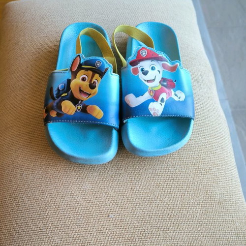 Children's slippers new in very good condition