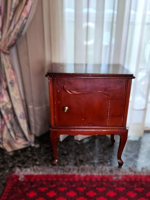 Vintage wooden nightstand used, ideal for DIY or upcycling