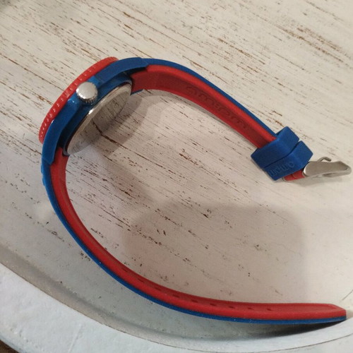 Marvel children's watch like new with Captain America blue and red