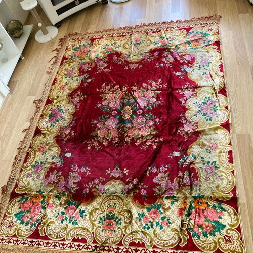 Vintage Italian velvet tablecloth like new with floral motifs and fringes
