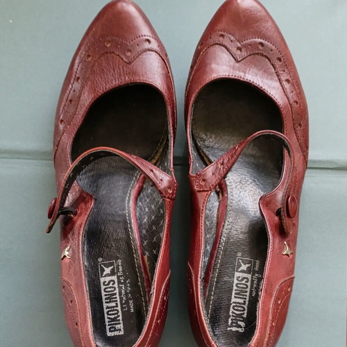 Pikolinos women's leather Mary Jane shoes like new, burgundy brogue