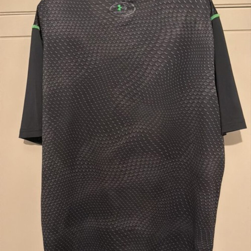 Under Armour athletic shirt like new, size M oversize, black and green