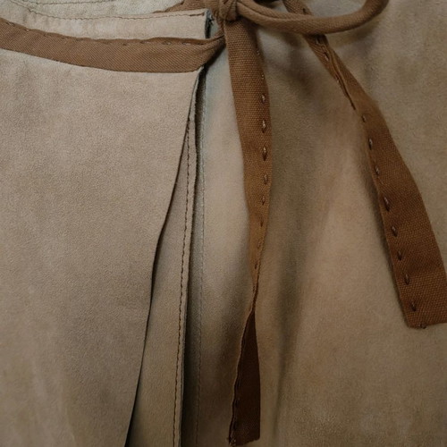 Pinko suede skirt used, size medium, beige