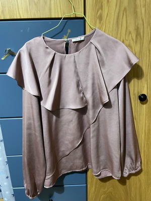 Axel satin blouse like new