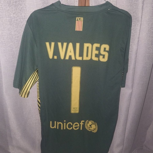 Barcelona Victor Valdes Jersey like new, size large, official replica