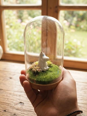 Moomin Diorama in Glass Globe with Collectible Moomintroll Figure