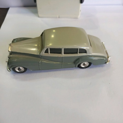 Dinky Toys 150 Rolls Royce Silver Wraith miniature like new, collectible 1960
