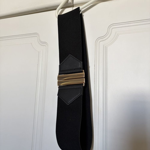 Black belt with gold buckle like new