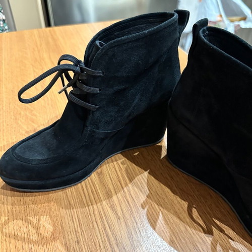 Zinda black suede wedge ankle boots size 38 like new