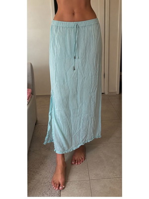Stradivarius skirt like new, turquoise, size Small