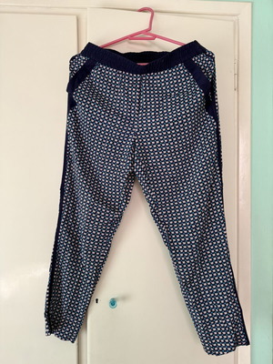 DKNY women's lightweight pants with geometric pattern, size S