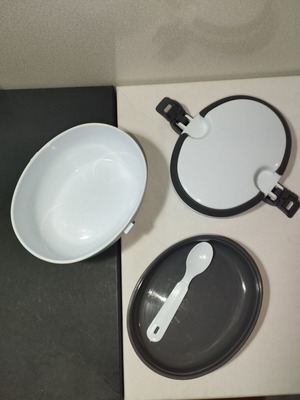 Isothermal food container two compartments like new