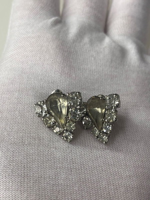 Vintage crystal stud earrings silver tone, like new