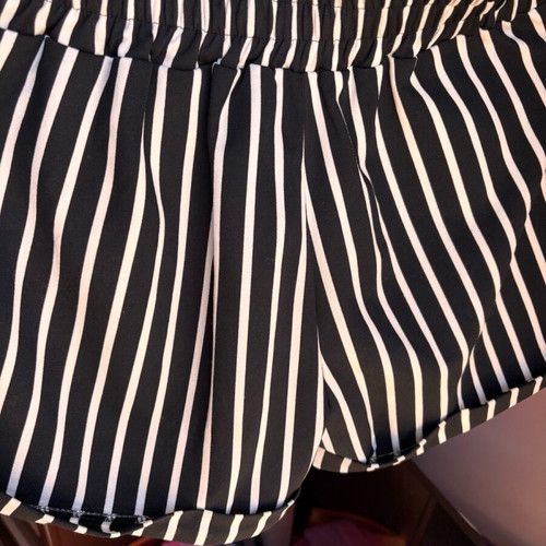 Women's shorts like new, crepe fabric, black and white, size S/M