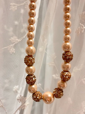 Κολιέ με πέρλες faux Claire's σαν καινούργιο, μπεζ και χρυσαφί