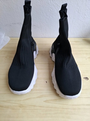 Women's sock-type sports shoe like new, black size 40