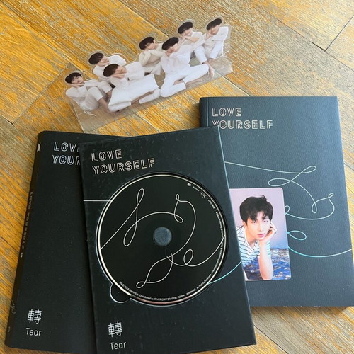 BTS Love Yourself Tear like new, version O with photocard and stand