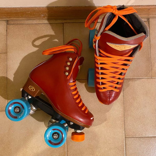Riedell Crew roller skates size 36 like new, crimson red
