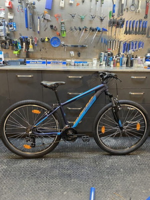 Ideal Trial 28" Mountain Bike like new, 21 speeds, disc brakes, front suspension