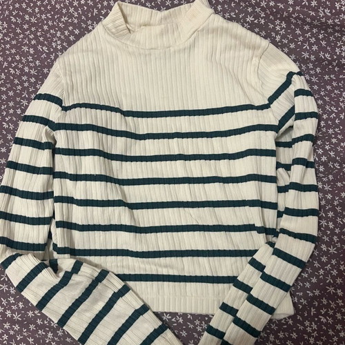 Stradivarius turtleneck sweater like new, size L