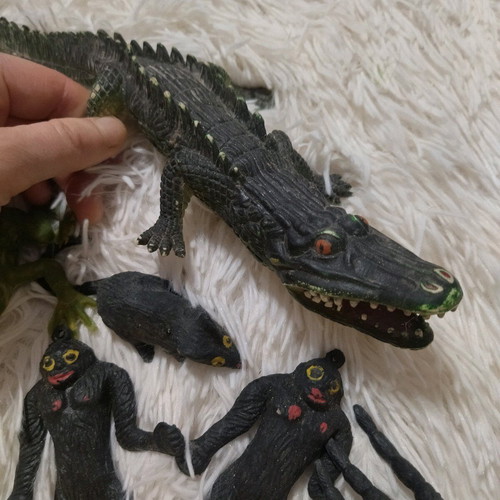 Plastic animals used, festive toys from the 80s