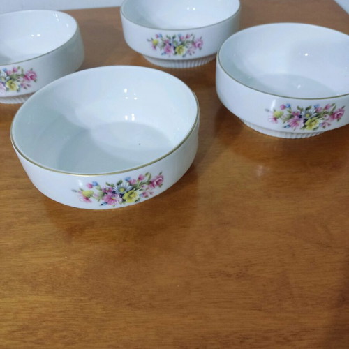 Kaiser 4 porcelain bowls like new, Romantica design