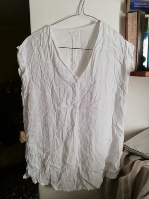 White sleeveless blouse medium, like new, 100% viscose