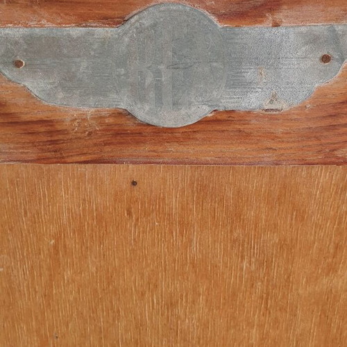 Vintage ice cooler used, needs restoration