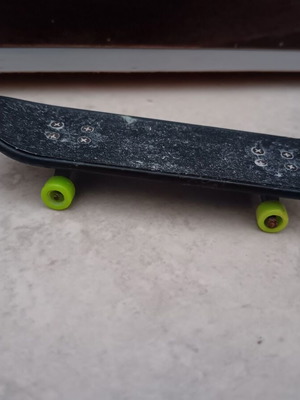Small Finger Skateboard used